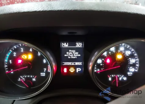 2011 Jeep Grand Cherokee Laredo from USA, damaged, VIN 1J4RR4GG0BC534148